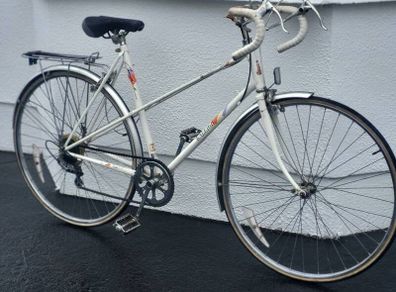 FEMALE Raleigh roadbike ready to use