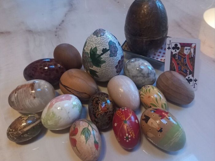 16 eggs, stone, metal, wood, painted, D18 post 8e