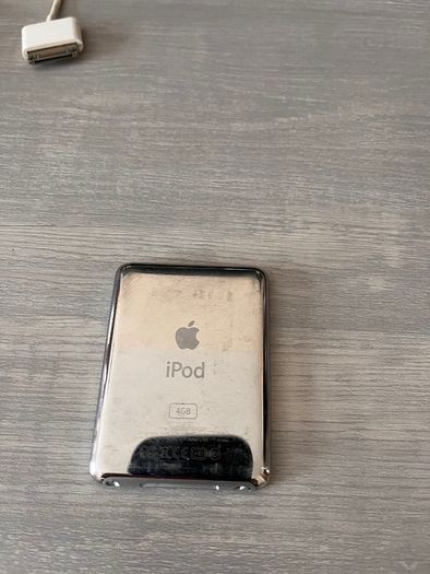 Apple iPod Nano 3rd Generation 4GB Silver A1236