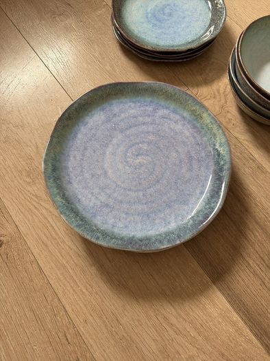 Dining plates 4 of each