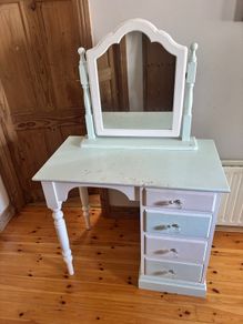 Child's dressing table
