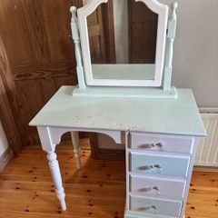 Child's dressing table