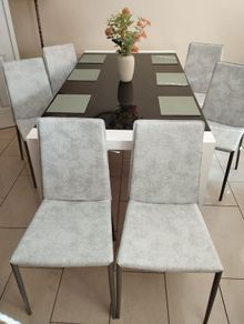 Calligaris dining table and 6 chairs