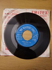 Steve Perry Because Theyre Young 7 inch 1960 His Masters Voice Irish Pressing