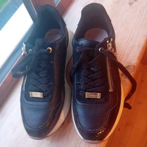 Black Carvela runners size 5/38