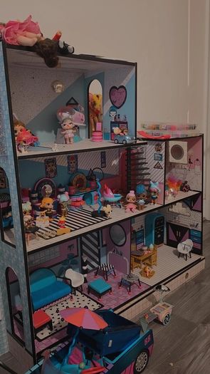 Large LOL Doll House with Dolls & Accessories