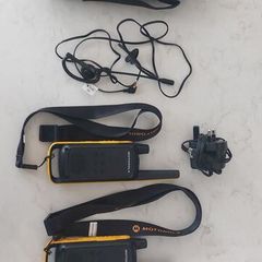 Motorola T82 Walkie Talkie Set 2 Pack