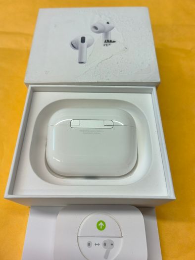 Official Apple AirPod Pro 3 (3rd Generation) + Active noise cancellation, Excellent Very little use
