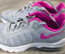 Nike Air Max Invigor Trainers UK 5 / EUR 38 (Grey & Pink)