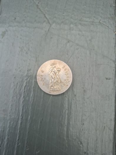 An authentic Irish 1966 commemorative 10 shillings 10 scilling silver coin featuring Padraig Pearse issued to mark the 50th anniversary of the 1916 Easter Rising.Composition: