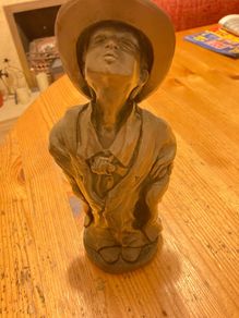 Genesis Fine Arts Figurine . Going Out