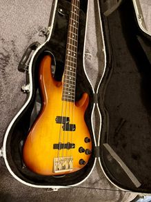 Fender Lyte Bass c/w Fender Rumble Amp