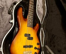 Fender Lyte Bass c/w Fender Rumble Amp
