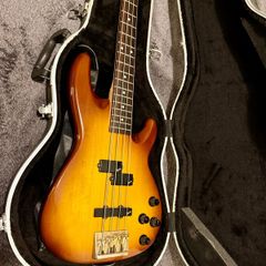 Fender Lyte Bass c/w Fender Rumble Amp