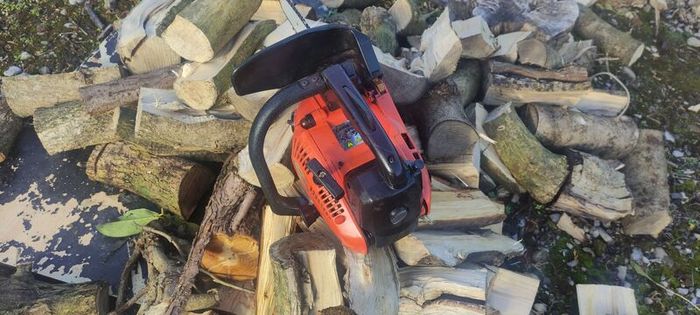 Top-handle chainsaw