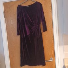 Marks & Spencer  Plum Velvet  Dress.  S.. 14. New - No Tag.