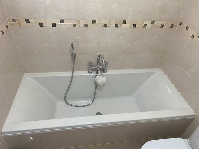 Bath tub