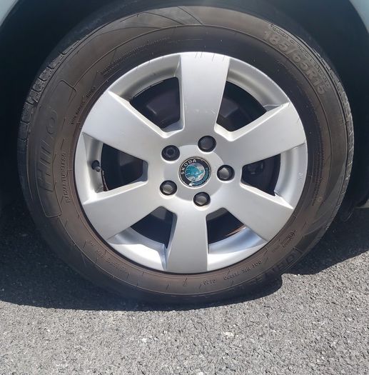 alloy wheel with new tyres