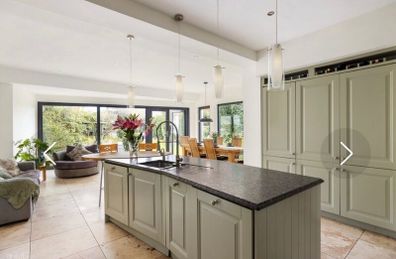 Solid Wood Shaker Kitchen  4 Years Old  Granite