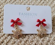 Beautifull snowflakes and red bow earrings
