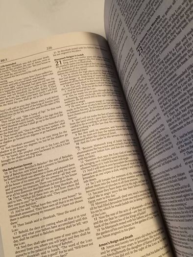 Mint Large New King James Holy Bible (copyright 1982)