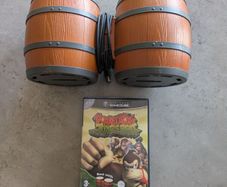 Donkey Kong Jungle Beat & Official DK Bongos Bundle GameCube (PAL CIB)