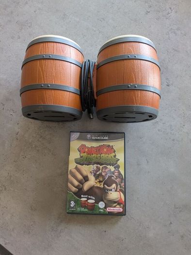 Donkey Kong Jungle Beat & Official DK Bongos Bundle GameCube (PAL CIB)