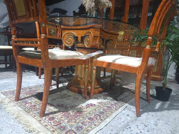 table+6 chairs+displqy cabinet
