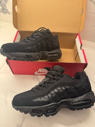 Nike Airmax 95 triple black 7.5UK