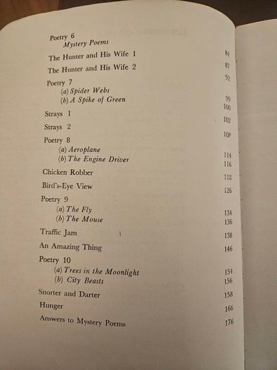 O Links 1. The Gift. A First Continuation Reader By Frank Murphy. First Edition 1976 Paperback In Good Condition.  See Photos For Condition.