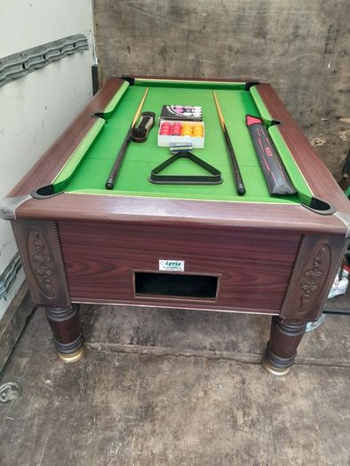 Pool table