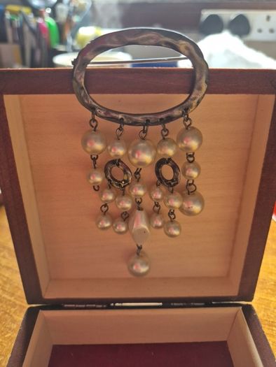 Vintage Brooch Pearls Effect