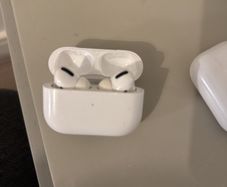 Air pods pro .static sound