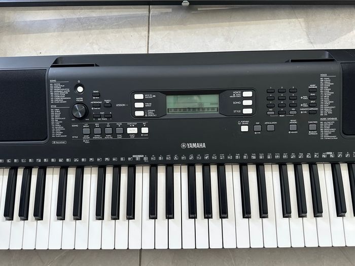 Yamaha PSR-E373