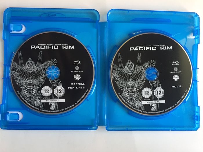 Pacific Rim (Guillermo del Toro Film ) [2013] Charlie Hunnam, Idris Elba, Rinko Kikuchi, Charlie Day, Robert Kazinsky, Max Martini & Ron Perlman [2xBlu-ray Movie]