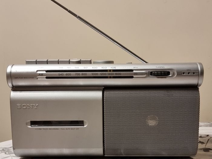 Sony Radio CFM-20 FM Radio Cassette Recorder Mains or Battery power, perfect condition.