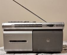 Sony Radio CFM-20 FM Radio Cassette Recorder Mains or Battery power, perfect condition.