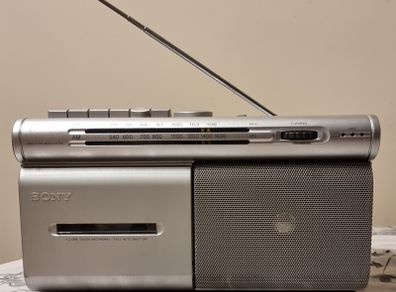 Sony Radio CFM-20 FM Radio Cassette Recorder Mains or Battery power, perfect condition.