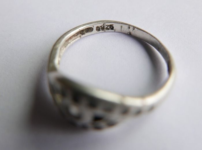 Vintage 925 Sterling Silver Ring with Stone Detailing size K - 1,8g