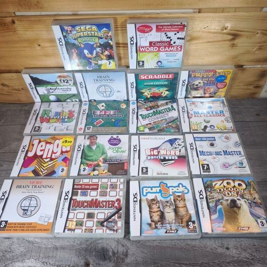 nintendo dsi bundle with 18 games ,case charger