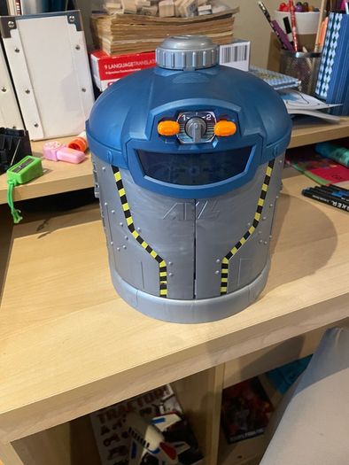 Despicable Me 4 - Mega Transformation Chamber | Transform AVL Jerry Into Mega Jerry | Chamber Opens Out to Transform Into an AVL Training Center Playset | with Lights & Sounds