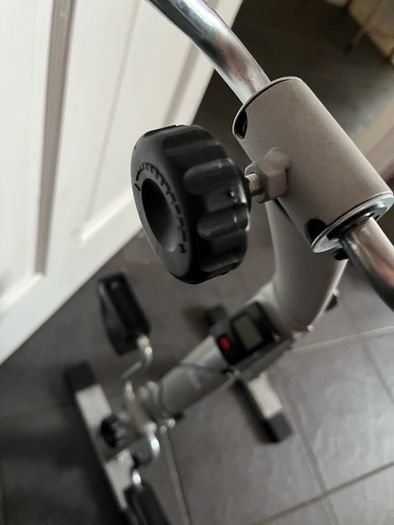 Bipedal exercise bike