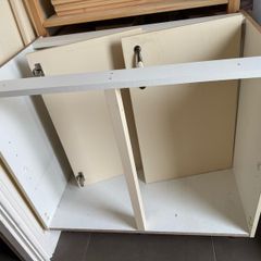 Kitchen undercounter cabinet and end piece