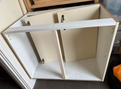 Kitchen undercounter cabinet and end piece