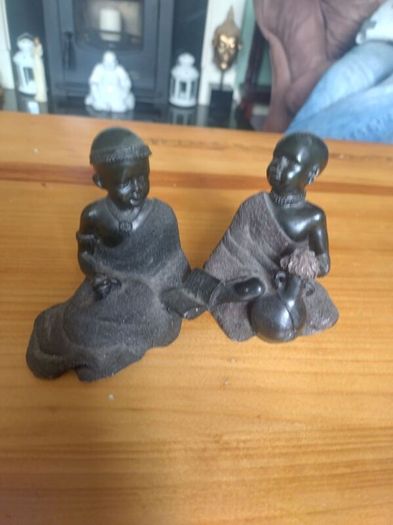 African resin statues