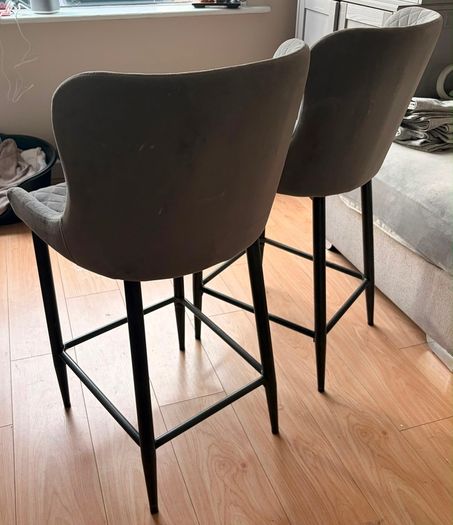 Bar stool