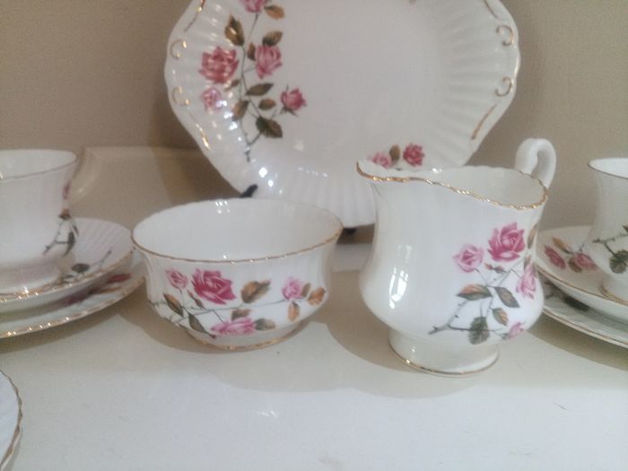 Royal Standard 15 piece tea set, Fine Bone China