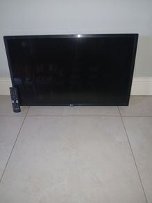 32" LG TV complete with wall bracket