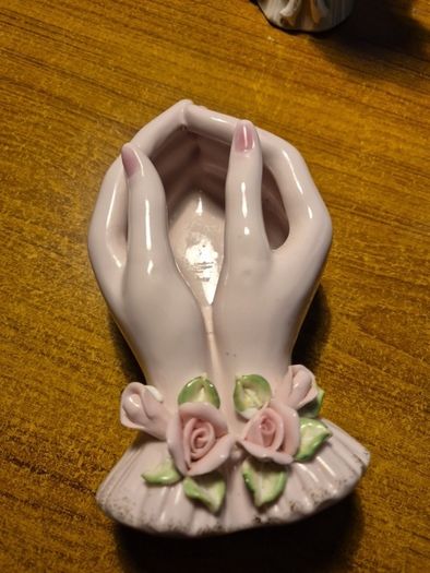 Vintage Couped Hands Ceramic Figurine
