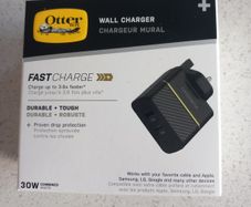 Otterbox Wall Fast charger